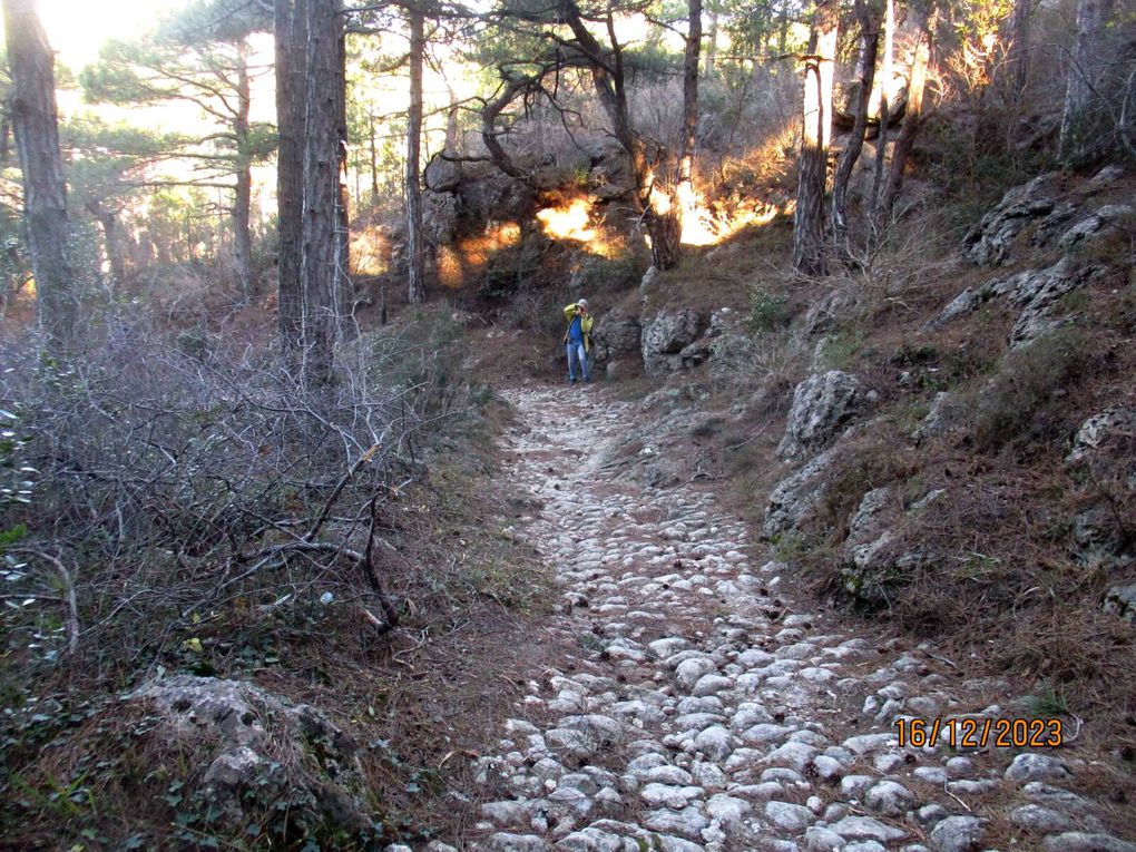 Montée vers le Roc de la Jarre