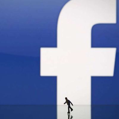 Décès et réseaux sociaux : Que faire du compte Facebook d'un proche après sa mort ?