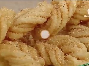 Recette de griwech lemwarraq (feuilleté)  وصفة القريوش المورّق