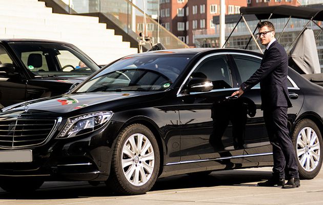 3 Things to Consider Before You Hire Personal Chauffeur Service
