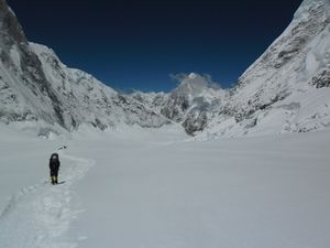 La "Combe Ouest" - vue sud (Pumori) et nord Lhotse