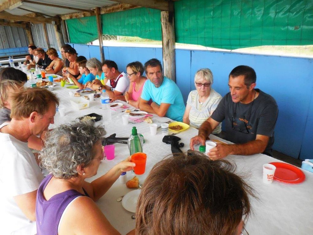 Avec un repas partagé (de l’apéritif au rangement)