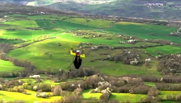 PARAPENTE AU PUY D'YSSON A SOLIGNAT (63) VIDEO