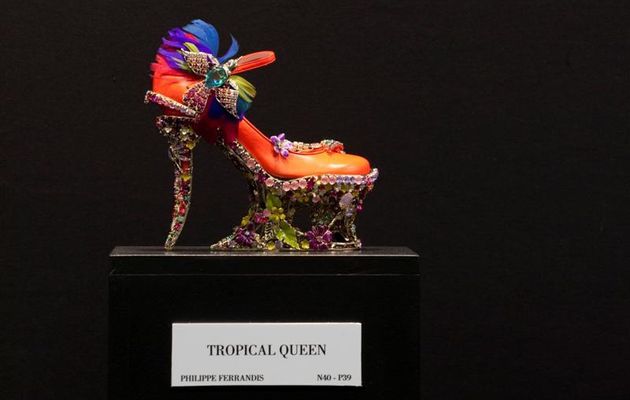 Exposition de chaussures exotiques ...Printemps Paris !