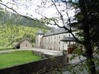 Quelques aspects de l'abbaye avec la façade ouest et la partie nord.