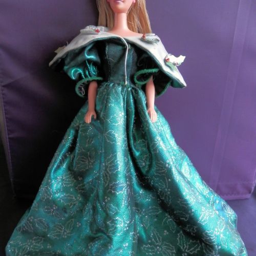 Barbie avec robe Noël 1995