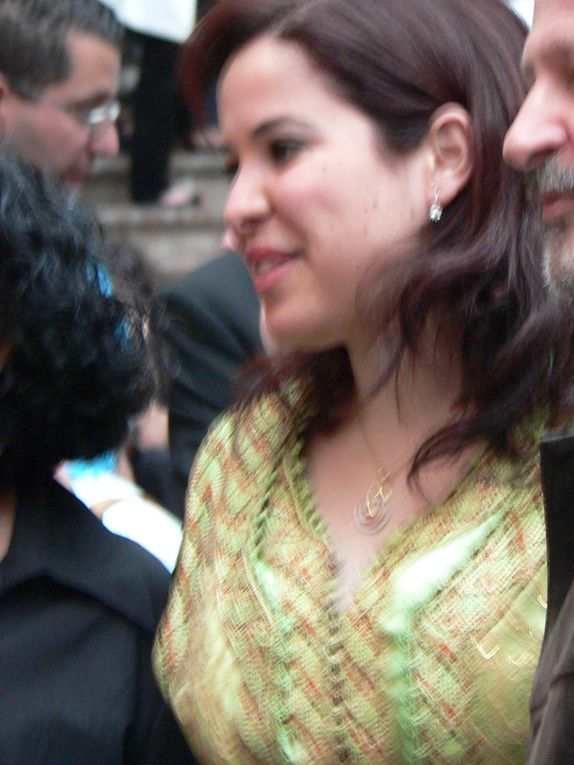 sanaa marahati - souvenir de Bruxelles - 11-12 avril 2009
Daarkom festival

Sanaa Marahati (en arabe: سناء مرحتي) est une jeune et brillante interprète de malhoun marocaine, vivant et travaillant à Casablanca. 
[modifier]
Biographie e