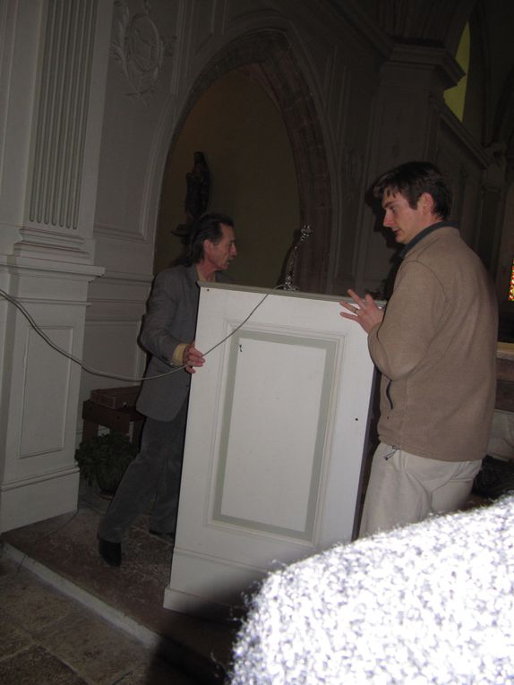 Eglise d'Athée, le Dimanche 12 Décembre. Un concert, des choristes, un chef de choeur : la joie de partager nos chansons. Pour finir cet après-midi un chocolat chaud nous attendais