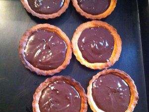 Tartelettes sablées, chocolat praliné et noix de pécan (thermomix ou non)