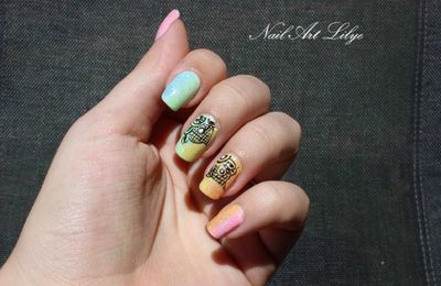 Nail art coloré et fleuri