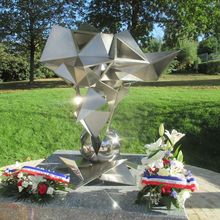  PRÉSENTATION DU MÉMORIAL NATIONAL DES VÉTÉRANS DES ESSAIS NUCLÉAIRES ÉRIGÉ DANS LE PARC DU CHÂTEAU DE LA MAIRIE DE SAINT-BONNET DE MURE (RHÔNE) ET INAUGURÉ LE SAMEDI 16 SEPTEMBRE 2017