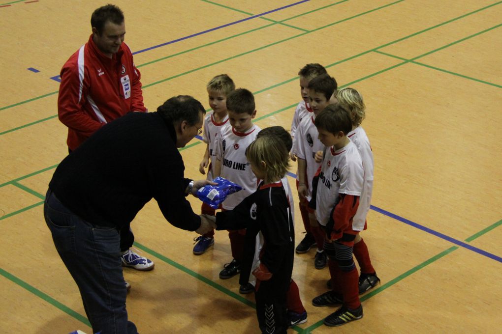 Hallenmeisterschaften der Nachwuchsgruppe Linz am 2.1.2010
St.Florian 1:1, St.Marien 0:1, Haid 0:2, St.Magdalena 0:1