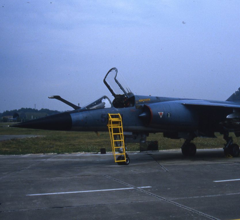 Un avion qui disparait peu à peu des effectifs de l4Adel'A. Voiic des clichés du milieu des années 80