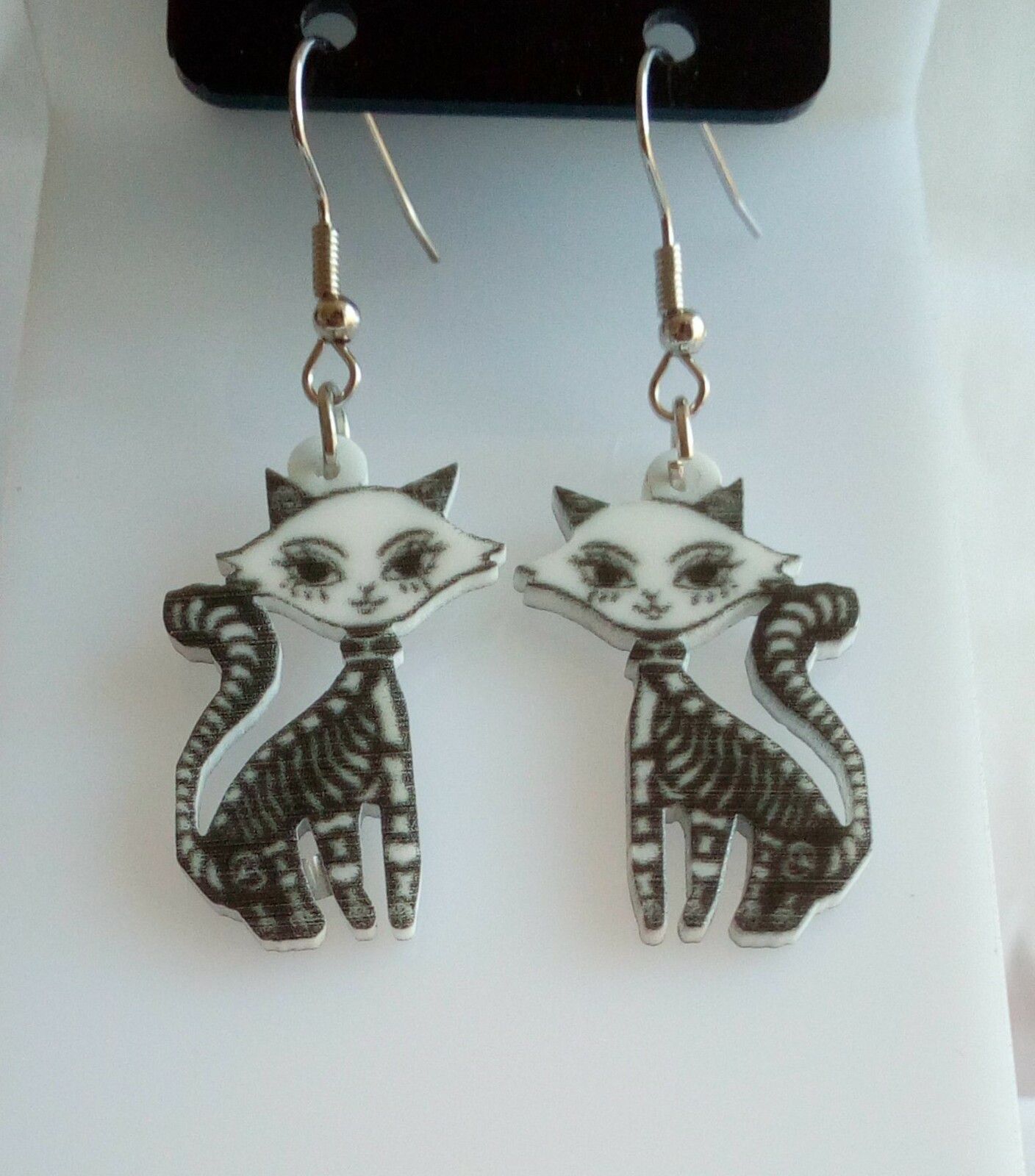 Boucles d oreilles chat squelette souriant noir blanc gris,bijou gothique boho bobo edouardien steampunk,plastique acrylique decoupe laser,crochets acier inoxydable argent,cadeau fete anniversaire noel,bijou femme