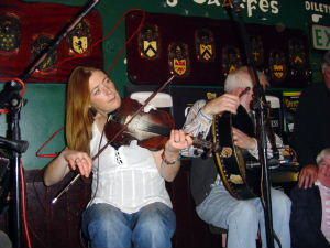 <p><strong>Un tour d'Irlande du sud vers le nord : cork ville rebelle, galway porte du connemara et Westport joli village dans le vent du nord. Fou rire, paysages d'un vert particulier, musique traditionnelle tous les soirs, gens tr&egrave;s accueillants, AJ dans un moulin, bi&egrave;re &agrave; volont&eacute; et minijupe garantis!</strong></p>