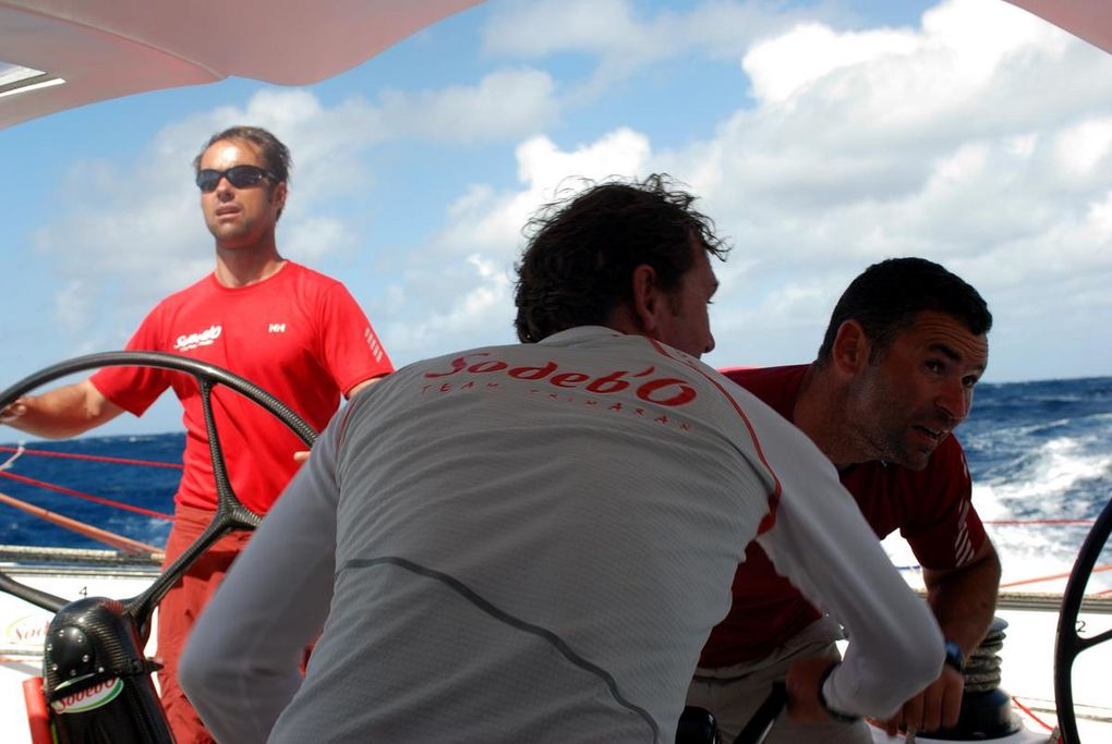 Des photos d'une vie en équipe, d'une vie d'aventure... Entre l'équipage et le staff : la sodebo team