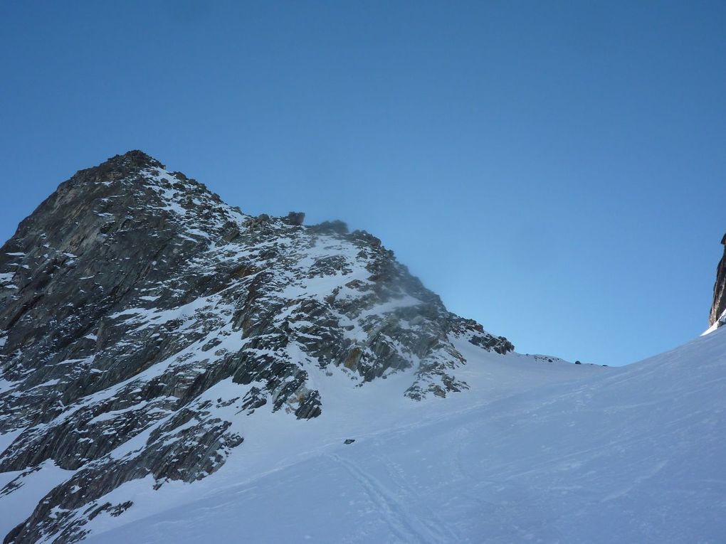 Puy gris et couloir N charmet de l'aiguille. Et hop 2000 dans les pattes ;-)