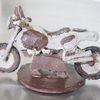 Moto sculptée en chocolat