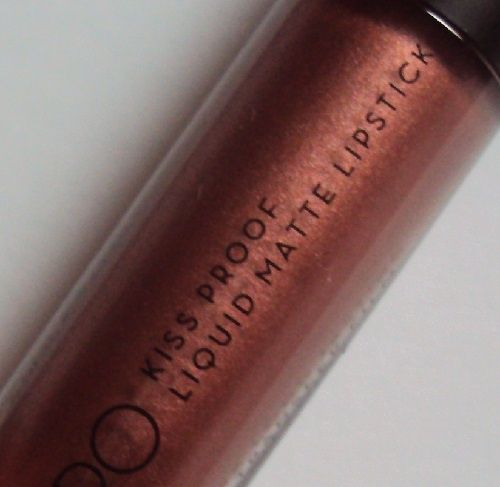 Sur mes lèvres : Bronze Dip kiss proof liquid matte lipstick de P.S. PRO (Primark)