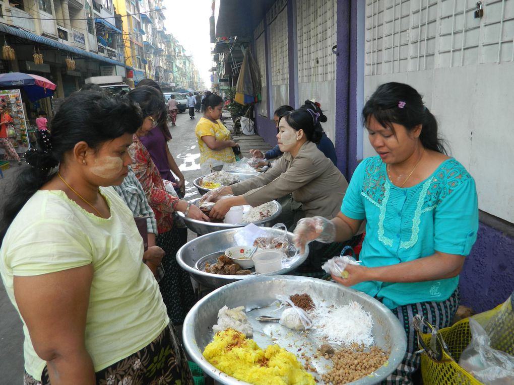 Passage quasiment obligé au cours d'un voyage au Myanmar, Yangon mérite une halte de quelques jours. Il y a la pagode Shwedagon, mais aussi l'animation dans les rues de la ville, du quartier indien au quartier chinois, en passant par le quartier mu