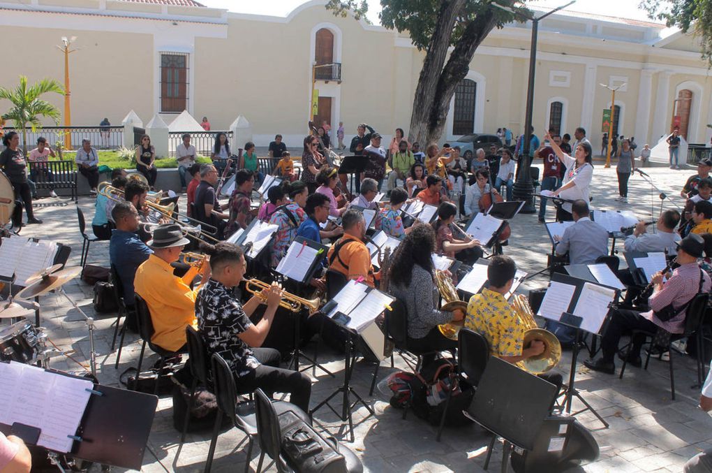 Público de Valencia disfrutó retreta de la Banda Sinfónica “24 de Junio” en la plaza Sucre