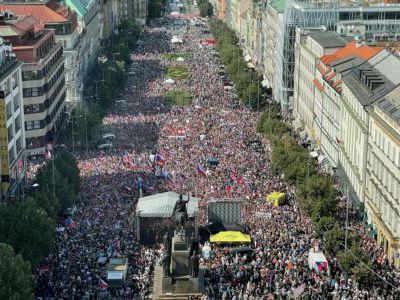 Enorme manifestation  à Prague 