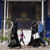 Deux ans après le retour au pouvoir des talibans en Afghanistan, la vie des femmes est devenue un long cortège d'interdictions et de restrictions - rtbf.be