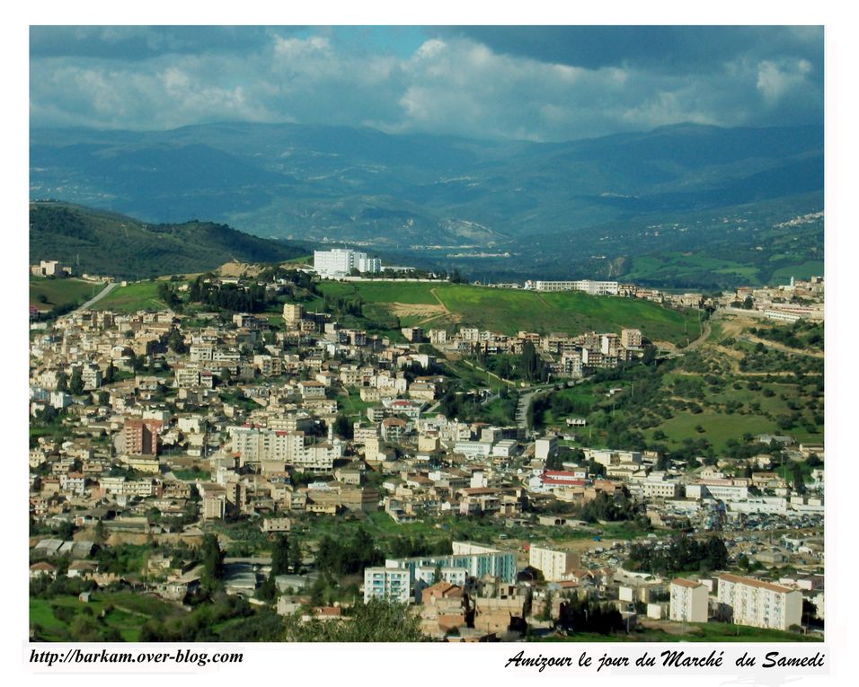 Pour la première fois dans l'histoire de belles cartes postales représentants ma ville natale Amizour (ex-Colmar), que j'ai prise a partir des hauteurs de la ville, montagne (BOUGRIT), IGHIL Iâlouanene et BOUKHALFA... surplombant la belle & rebell