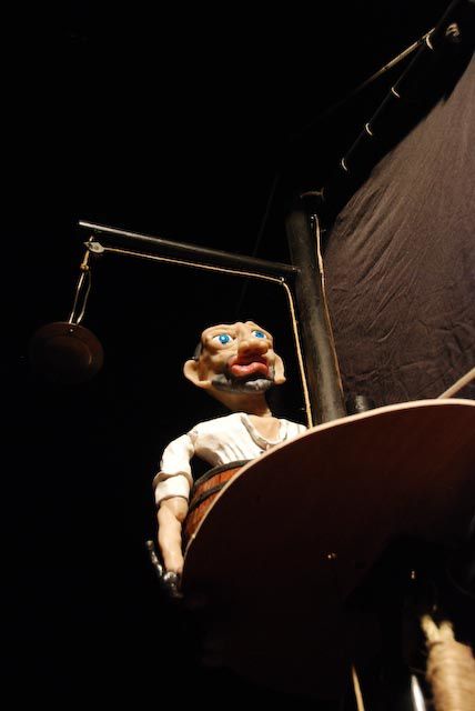 Marionnettes et photos des marionnettes Christian Bodart, de la compagnie Yapuka de Dunkerque pour le projet disponible à partir d'avril 2014, où 3 pirates déambuleront sur leur bateau, le black poulpe