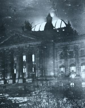 Incendie du REICHSTAG: motif de l'implémentation du III° Reich.