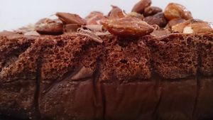 Gâteau magique au chocolat et amandes caramélisées