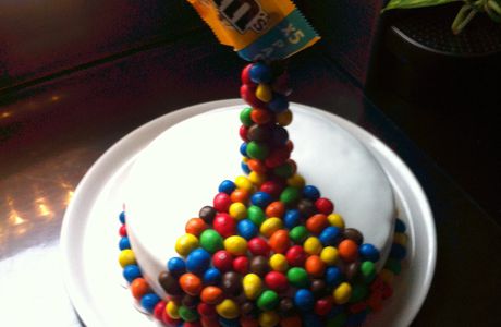 mon gravity cake M&M'S