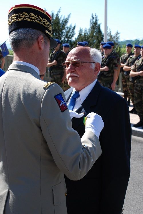Général DELORT-LAVAL Hugues et Général BROUSSE  Didier : Commandeurs dans l'Ordre de la Légion d'Honneur