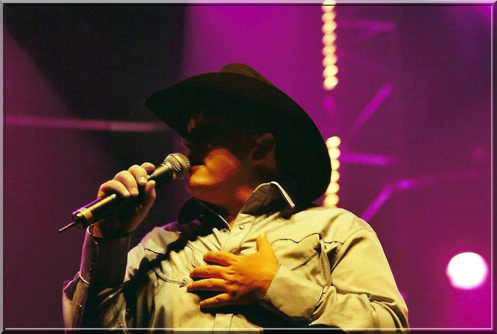 Concert de Ken Mellons
Country & Western Festival de Disney Village Avril 2004.