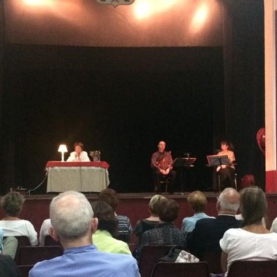 Spectacle de Thérèse Mourlevat, Christine Mourlevat-Brunschwig, violoncelle et Martin Brunschwig, violon au Théâtre Henri Maurin de Marseillan 