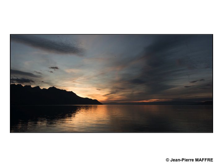A 372 m d’altitude le lac Léman propose des paysages aux ambiances de “Riviera“ avec ses couchers de soleil inoubliables.