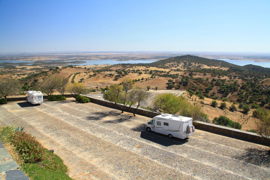 admirable villages à l'est et côte formidable à l'ouest