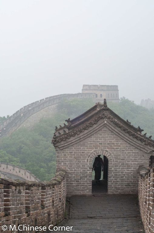 J'ai pas choisi... pour moi ça a été découverte sous la brume.  Mais finalement, découvrir la grande muraille serpenté dans la brume à vraiment quelque chose de magique.