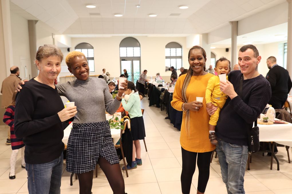 Fête paroissiale du 04 février 2023 à Marlieux - Pendant ce temps, rencontres et dialogues autour d'un verre...