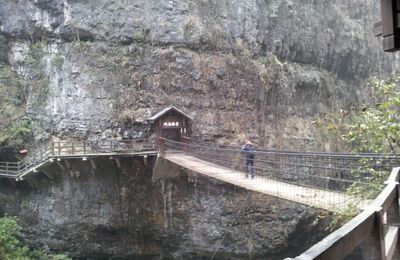 Au pied des cascades