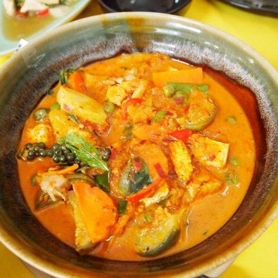 Cuisine Thaï : recette de légumes/poulet au Curry rouge