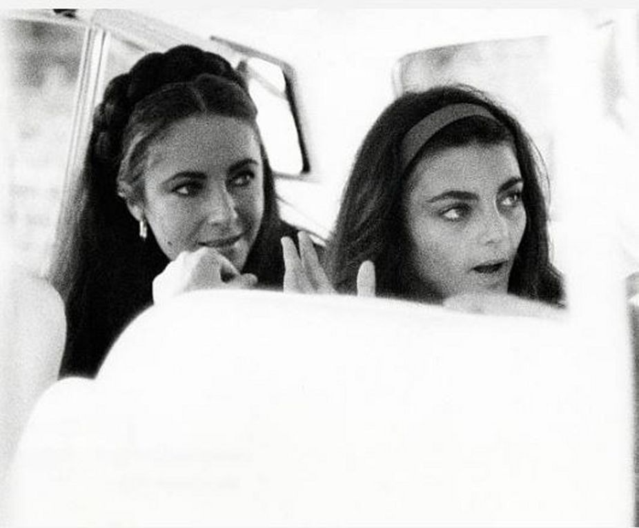 1969, London - Richard Burton with his four "girls: Elizabeth Taylor, Liza, Kate, Maria -  September 1969, London - Elizabeth Taylor, Liza Todd and Richard Burton leaving by car. (photos by Ron Galella). - 1969 September 1, Elizabeth Taylor with Liza Todd attend the Lands End Benefit (photo Ron Galella)