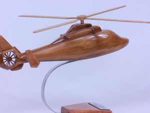 SA365 Dauphin (échelle : 1/35°, érable)