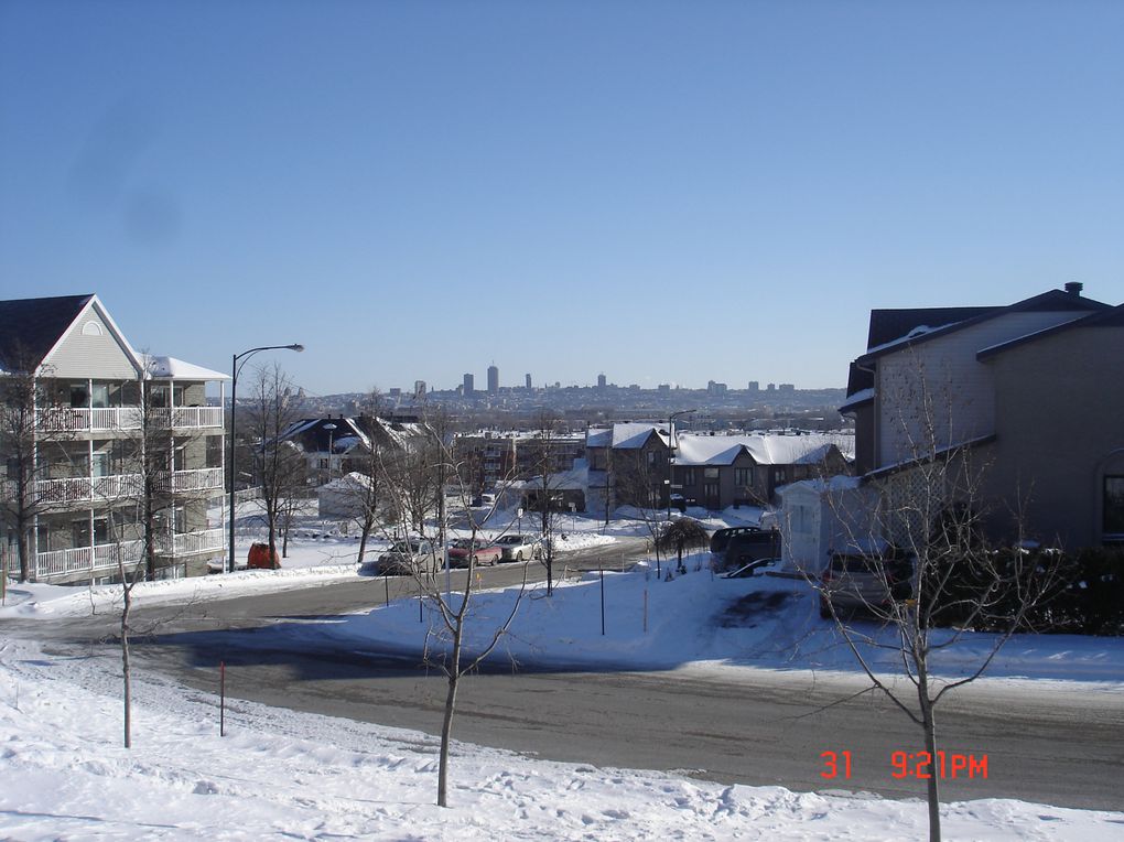 photos aléatoires de ma ville, avec des petites ou grosses bordées d'neige qui pour cette année à durer longtemps, la dernière grosse bordée du printemps ayant eu lieu à la toute fin du mois d'avril !!!