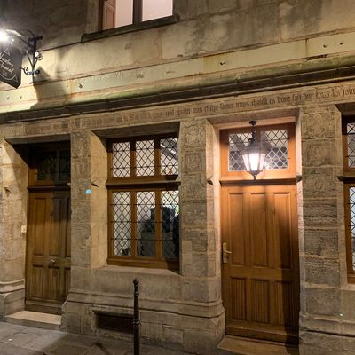 Auberge Nicolas Flamel (Paris 3) : Cuisine d'instant dans lieu d'Histoire