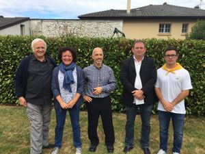 Mme La Conseillère Départementale Anne Barbet entourée par les adjoints Mrs Malo et Idoipe, M.Le Maire Didier Loustau et le Président du comité des fêtes, Clément Idoipe.