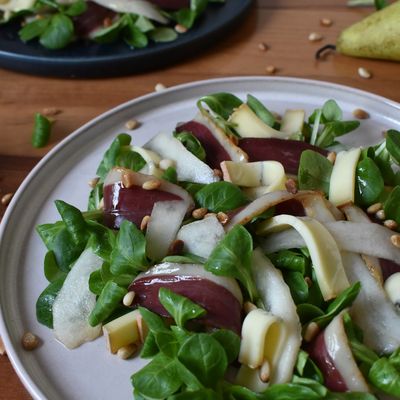 Salade au Morbier, poires et magrets