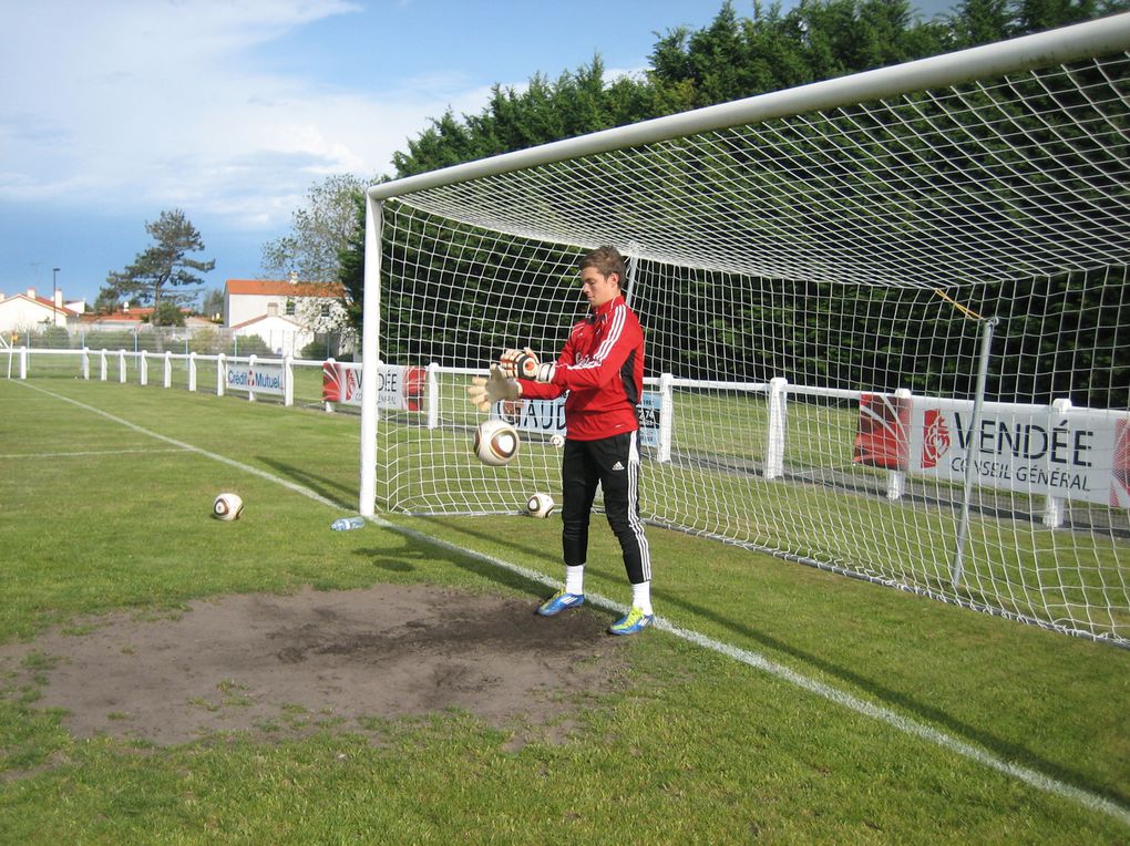 Tournoi de Beauvoir-Sur-Mer (85).
Arrivé le mercredi 15 mai pour jouer le 16 mai.
Résultat : Une excellente prestation de l'équipe avec une victoire à l'arrivée.
Bravo et Merci.