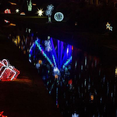 Photos paysage nocturne et reflets féeriques des illuminations de Noël à Perpignan suite