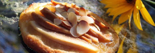 Petites tartes fines aux coings, miel et amandes